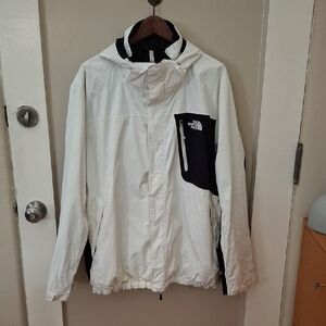 The North Face Men's White and Black Performance Jacket_1